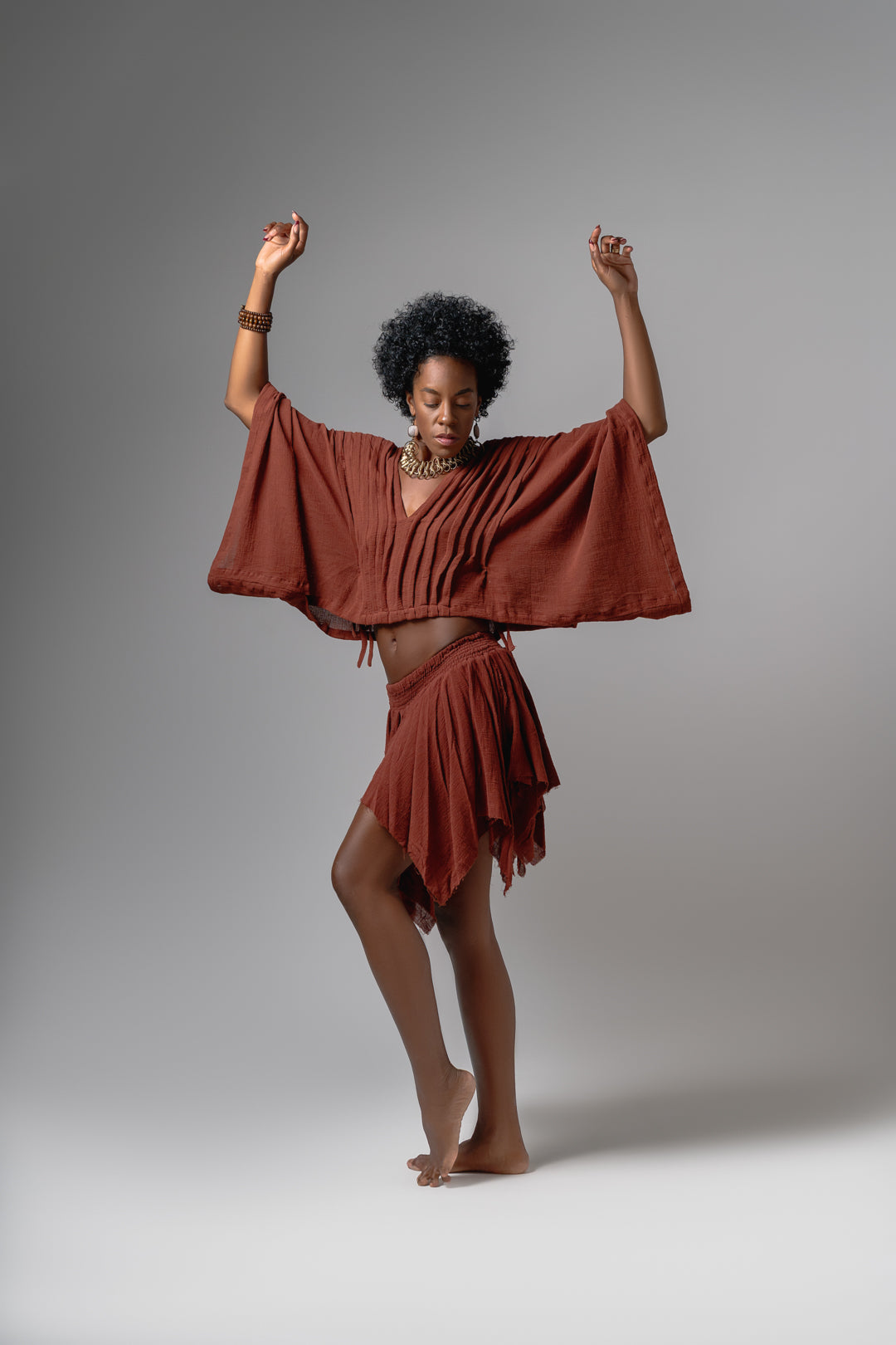 Top Alforzas terracotta cotton gauze top styled with matching skirt