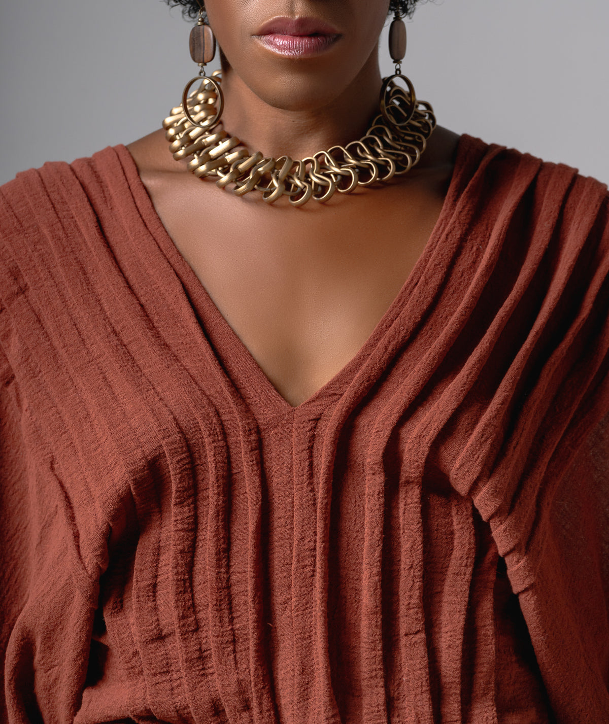 Top Alforzas pleated V-neck cotton gauze texture detail